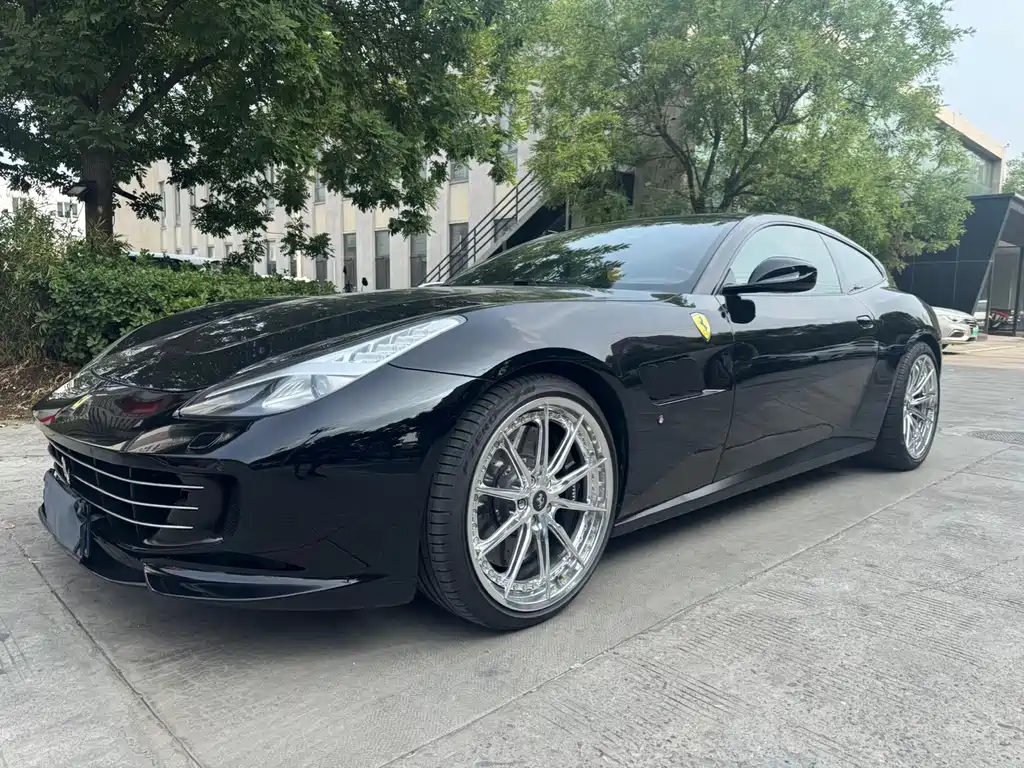 FERRARI GTC4LUSSO