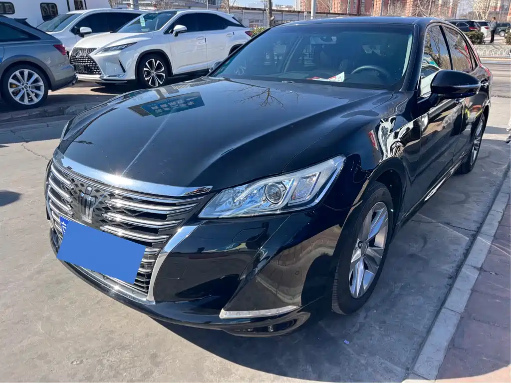 Toyota Crown 2016
