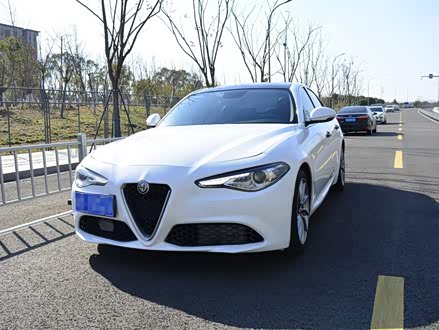Giulia朱丽叶 2017款 2.0T 200HP 豪华版