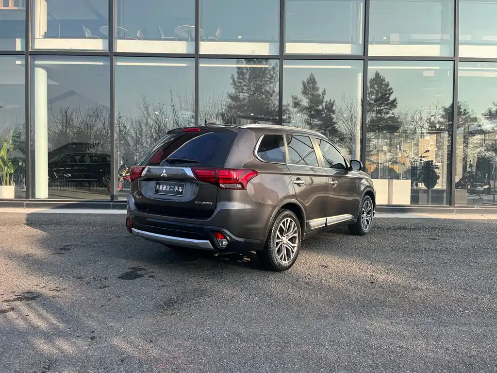 MITSUBISHI OUTLANDER