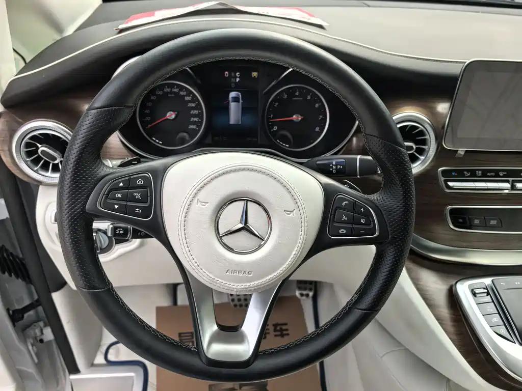 MERCEDES-BENZ V CLASS