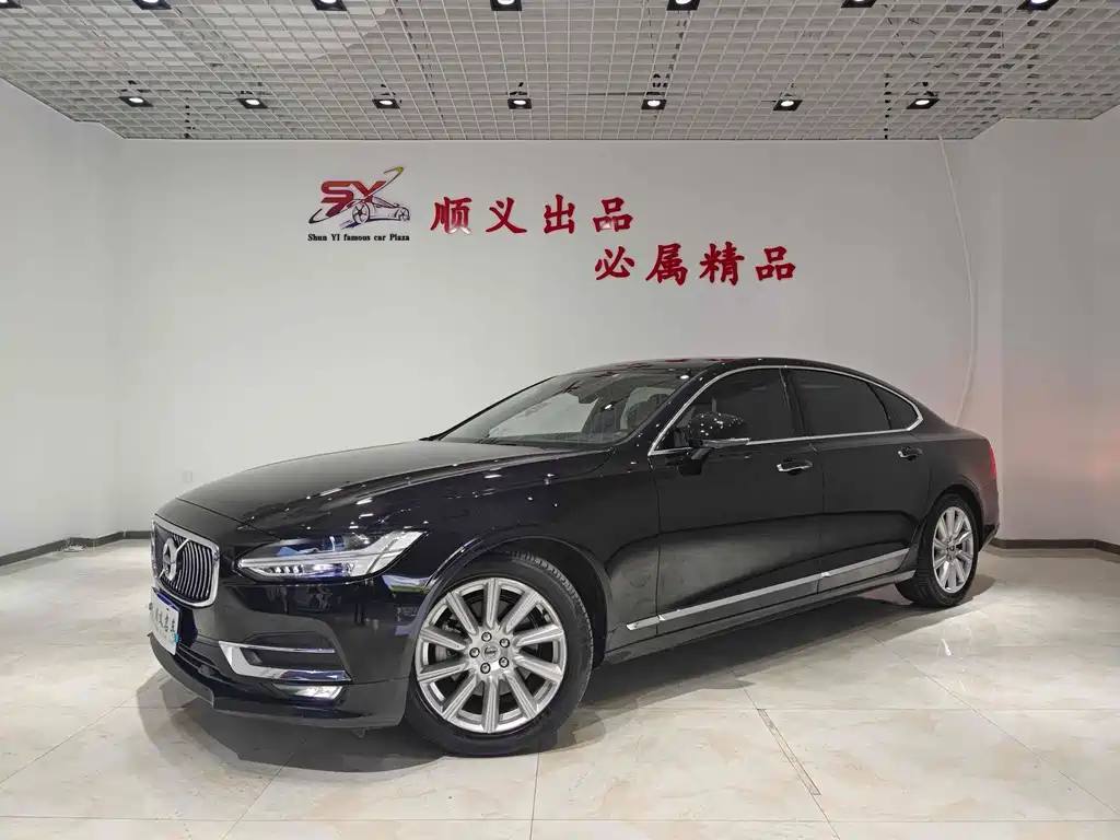VOLVO  S90