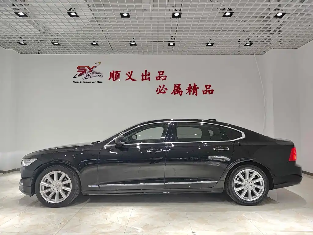 VOLVO  S90