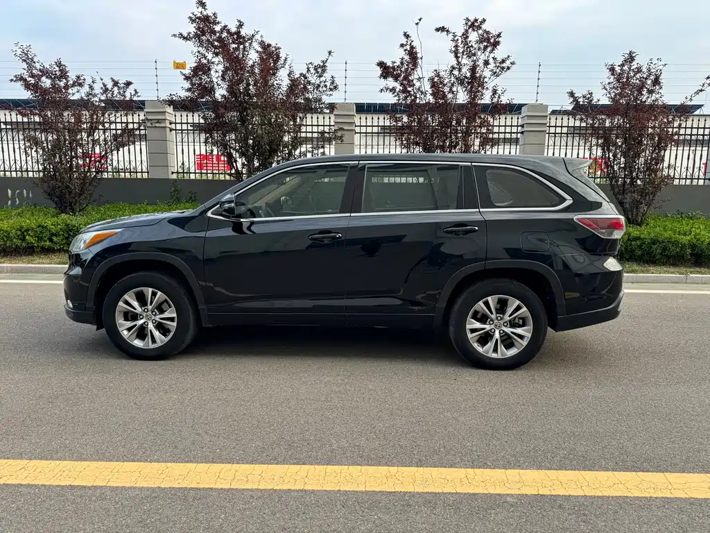 TOYOTA HIGHLANDER