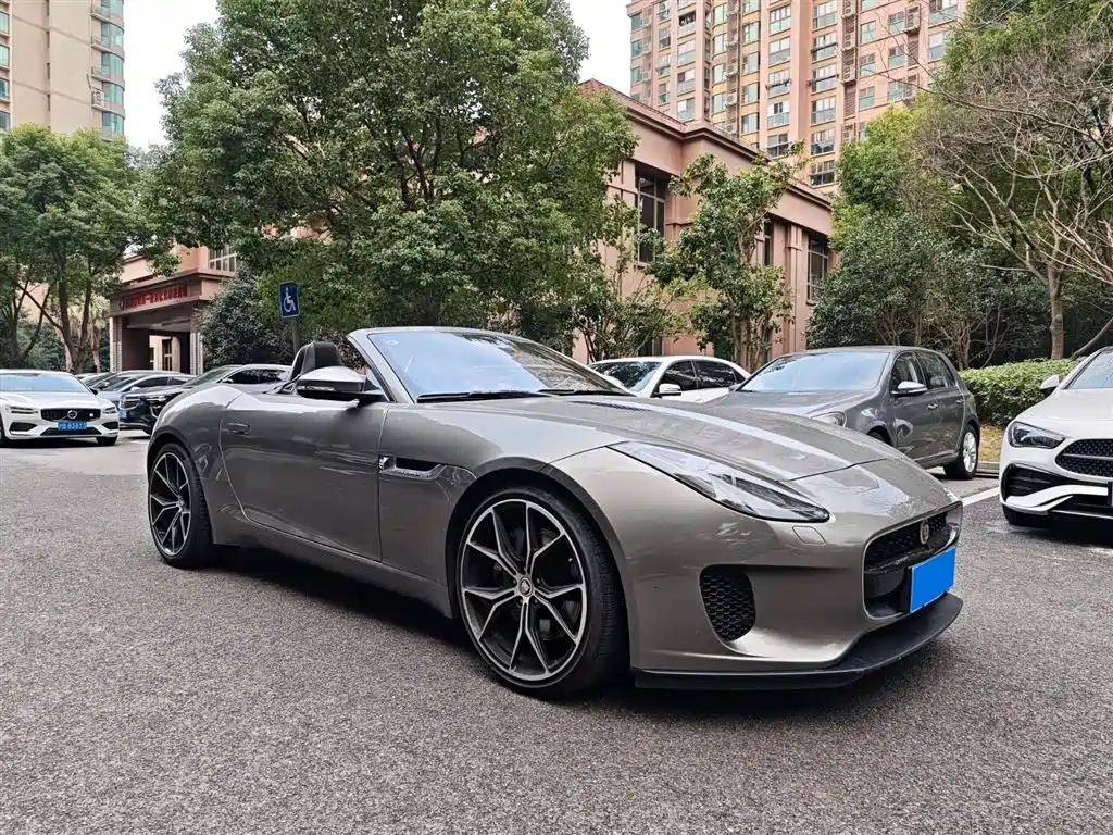 JAGUAR F TYPE