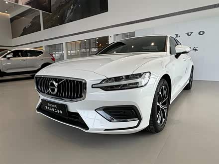 沃尔沃S60 2021款 T4 智逸豪华版