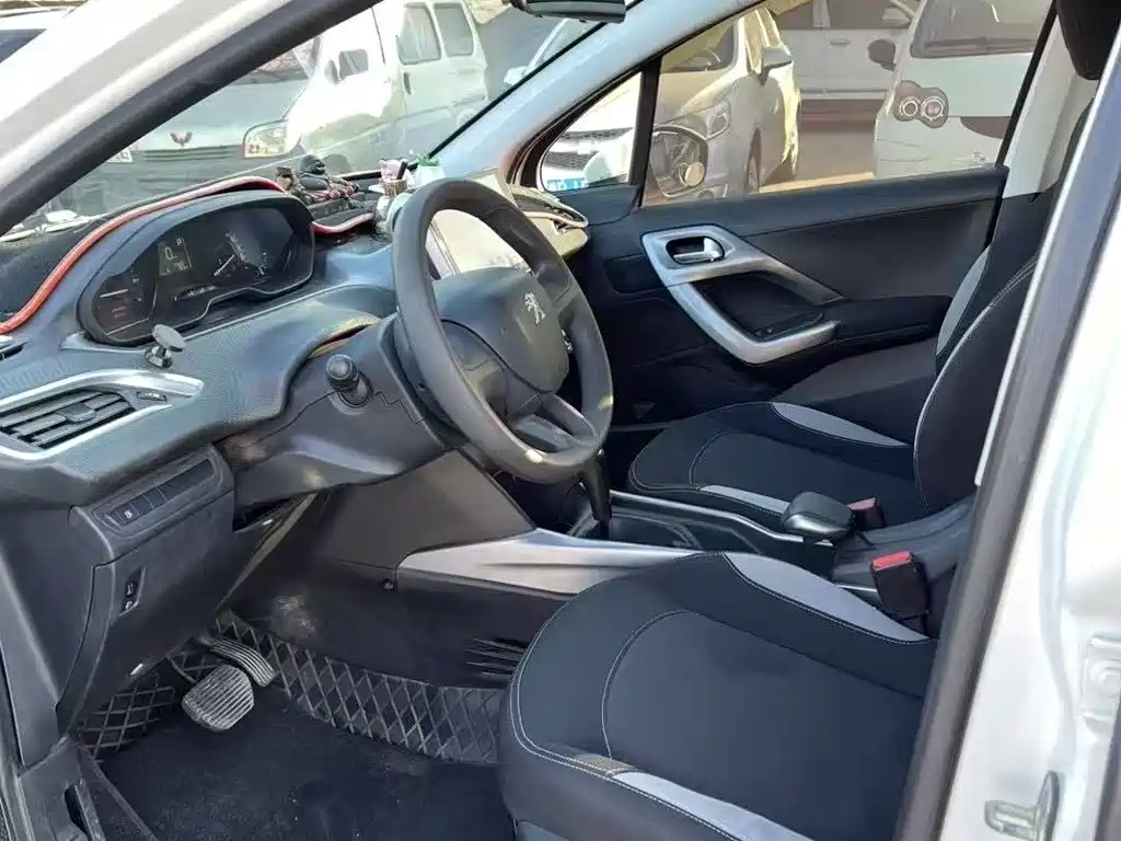 PEUGEOT  2008