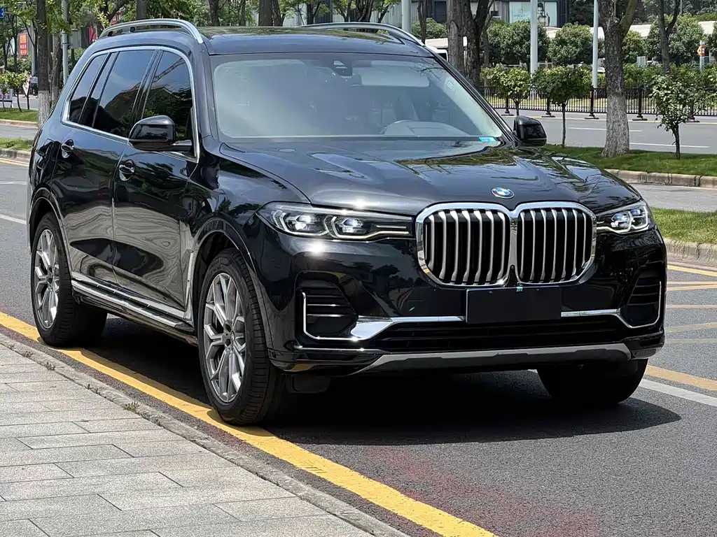 BMW  X7