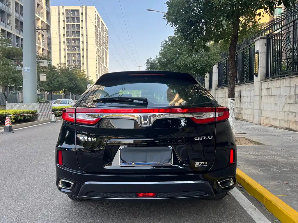 HONDA UR V