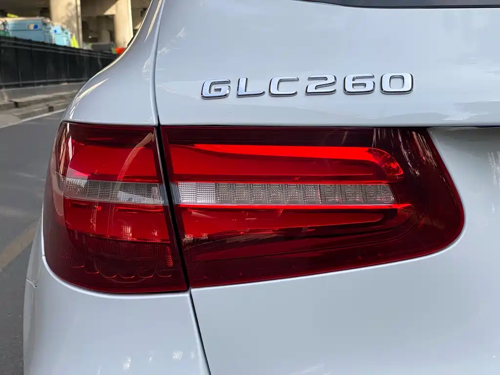 MERCEDES-BENZ GLC