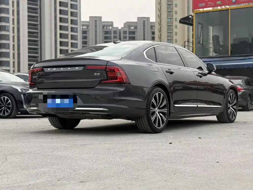 VOLVO S90