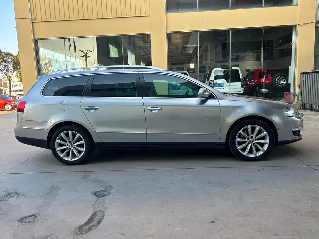 Volkswagen Passat 2011 2.0T Luxury