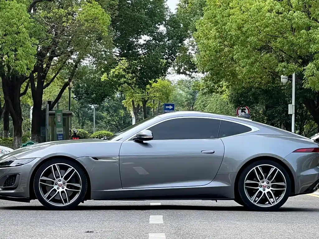 JAGUAR F TYPE