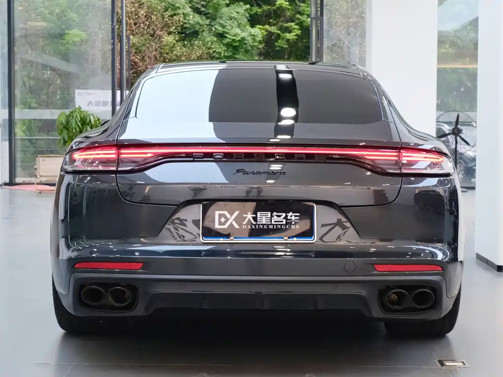 PORSCHE PANAMERA