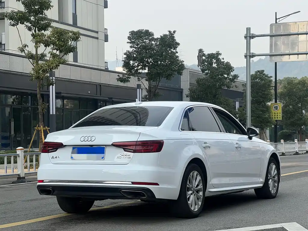 AUDI A4L