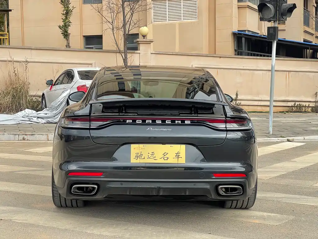 PORSCHE PANAMERA