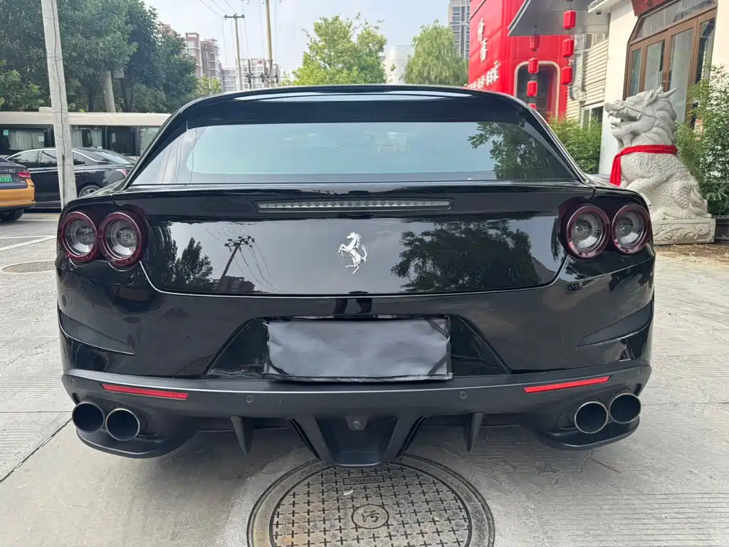 FERRARI GTC4LUSSO