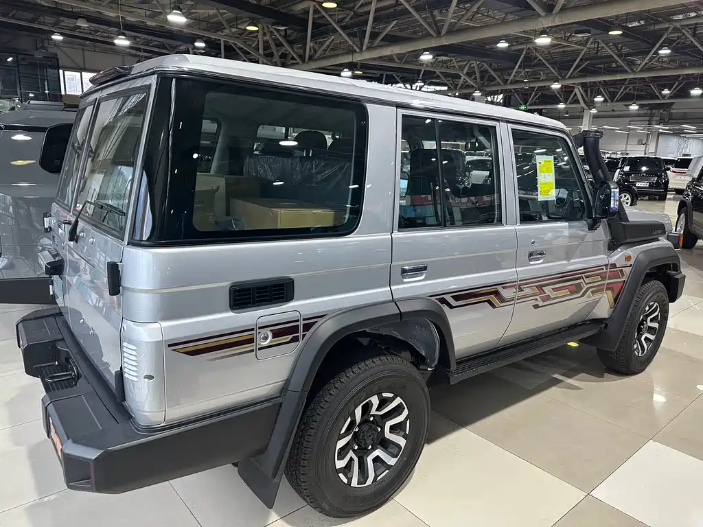 Toyota Land Cruiser LC76 2024 4.0L AT