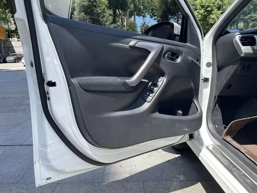 Peugeot 301 1.6L Manual Luxury Edition, фото 22