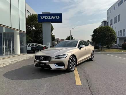 沃尔沃S60 2023款 B4 智远豪华版