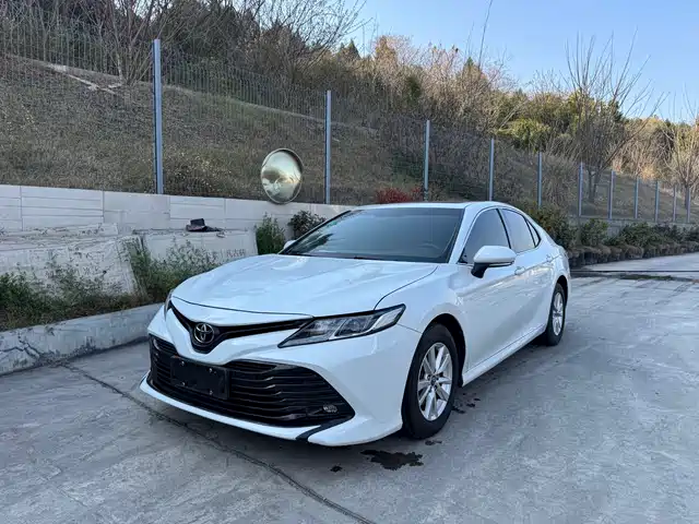 TOYOTA CAMRY 2018