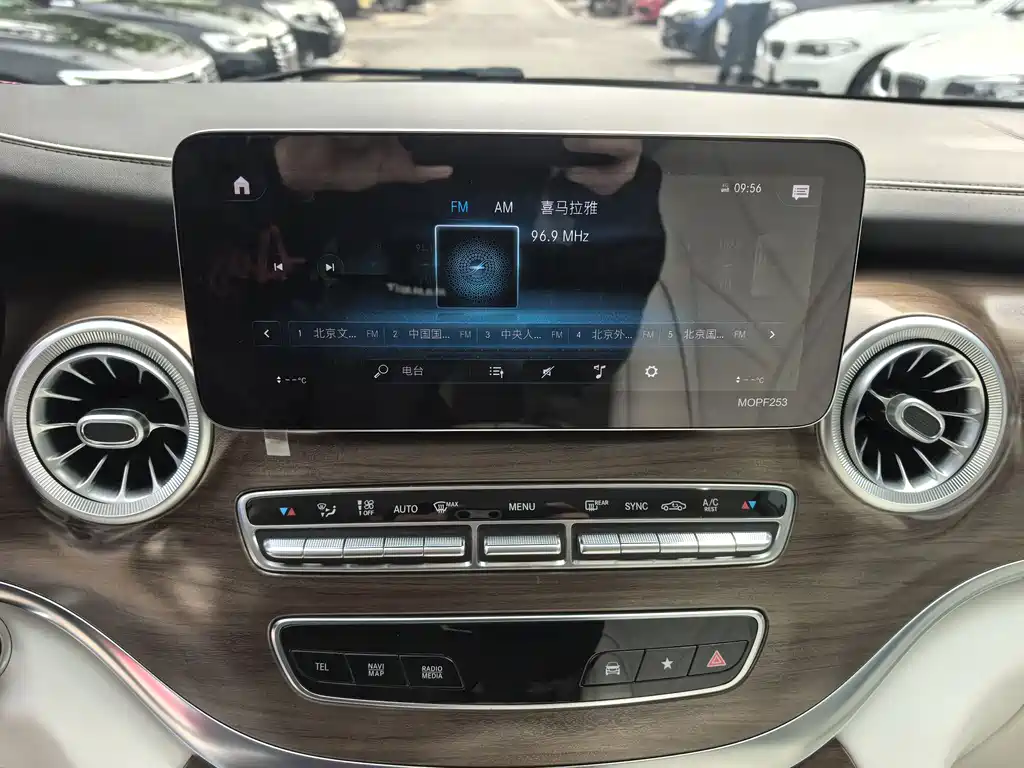 MERCEDES-BENZ V CLASS