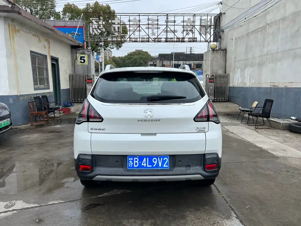 PEUGEOT 3008