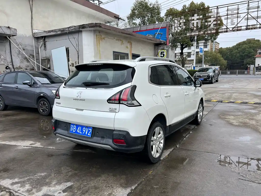 PEUGEOT 3008