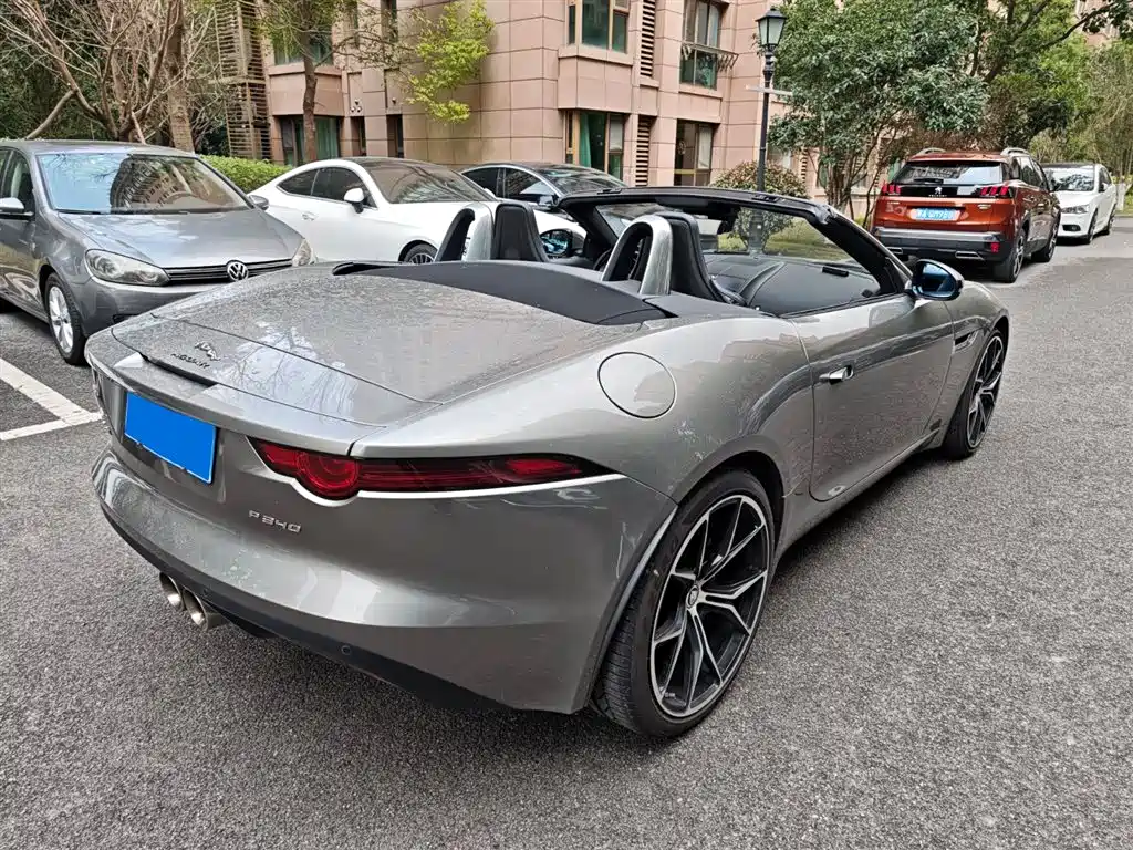 JAGUAR F TYPE
