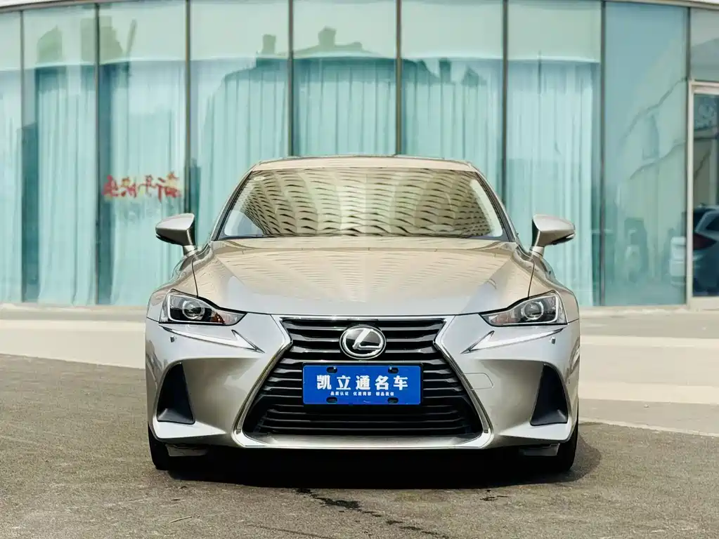 LEXUS IS