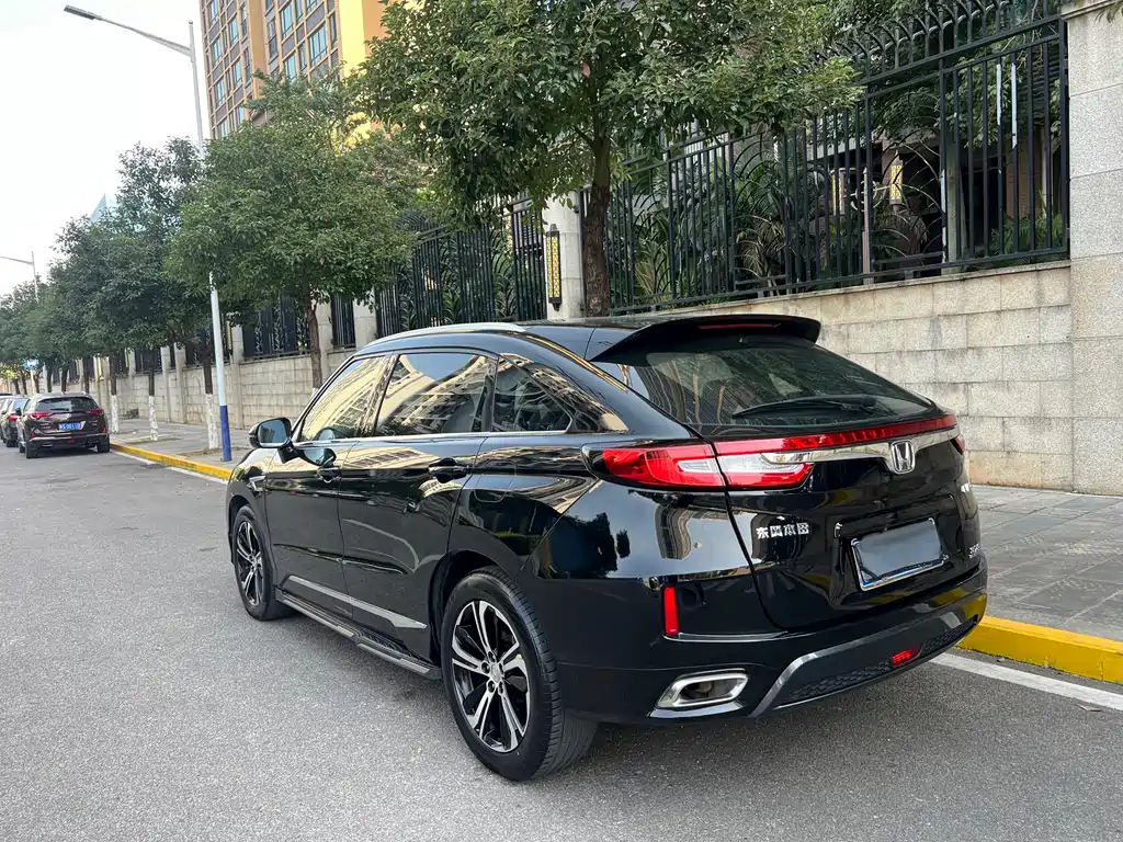 HONDA UR V