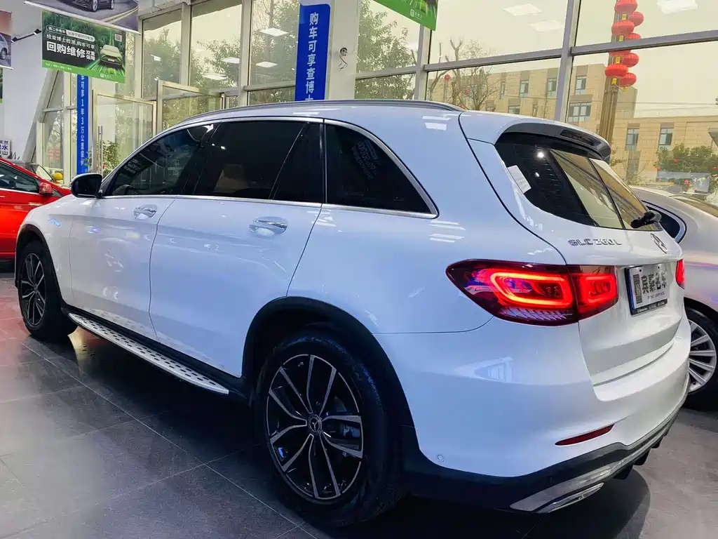 MERCEDES-BENZ GLC