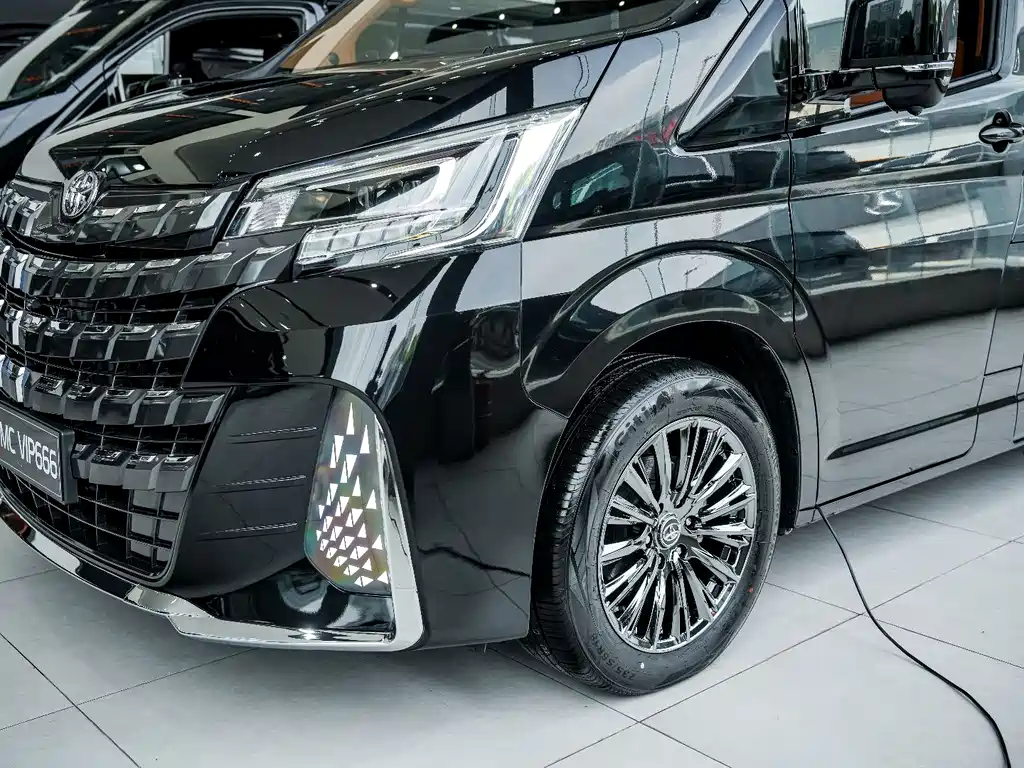Toyota HiAce 2025 3.5L AT