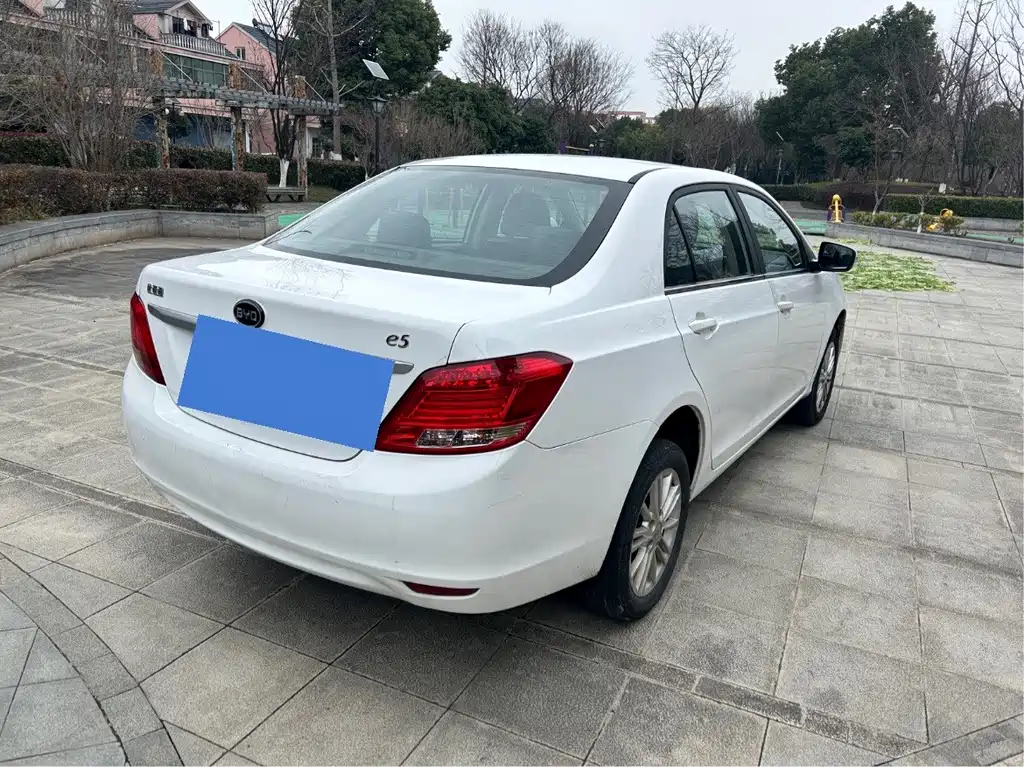 BYD E5