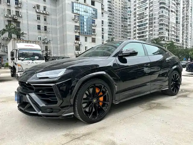 LAMBORGHINI URUS 2020