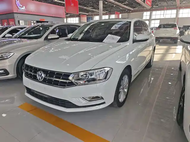 VOLKSWAGEN BORA 2017