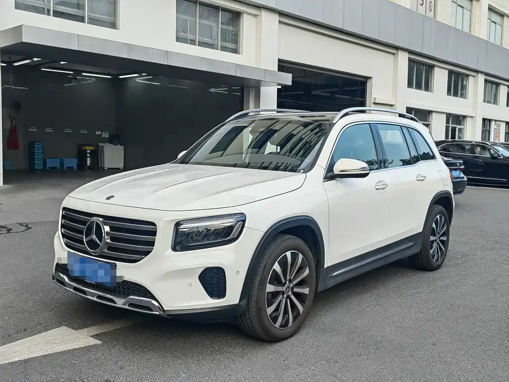 Mercedes-Benz GLB 2023 года GLB 220 Dynamic 9000 km 2023