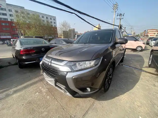 MITSUBISHI OUTLANDER 2020