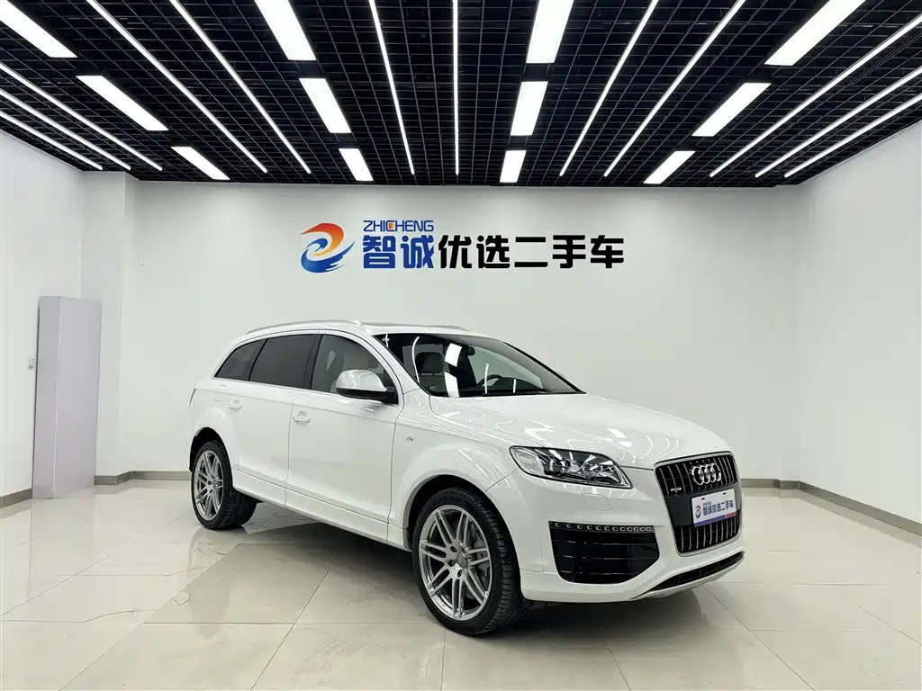 Audi Q7 2010 6.0 V12 TDI Flagship