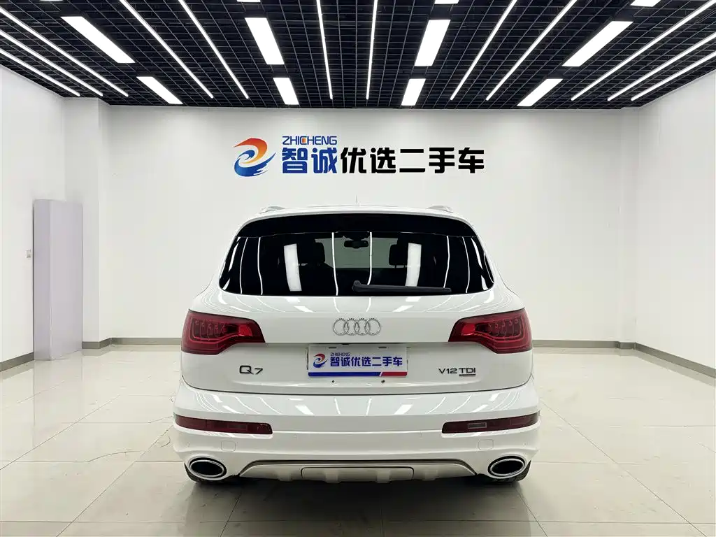 Audi Q7 2010 6.0 V12 TDI Flagship