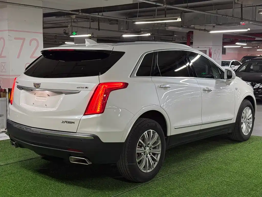 CADILLAC XT5