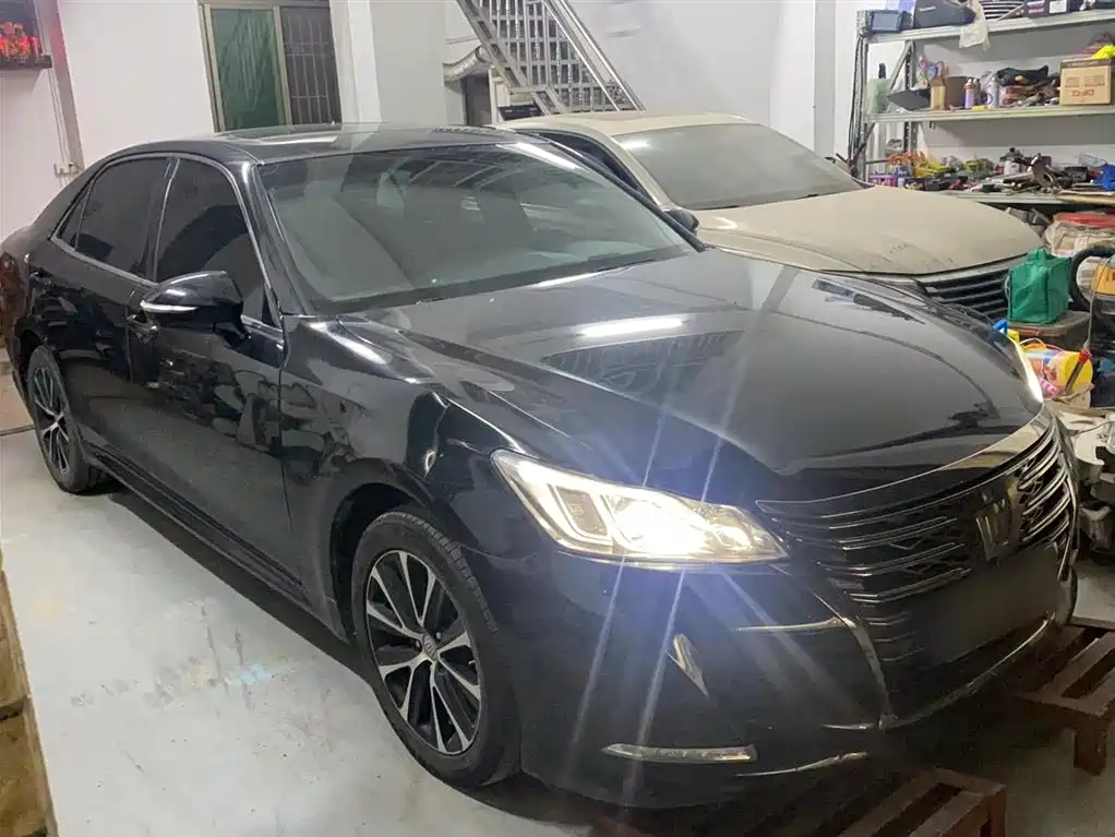 TOYOTA CROWN