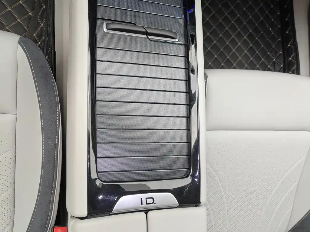 VOLKSWAGEN ID.7 VIZZION