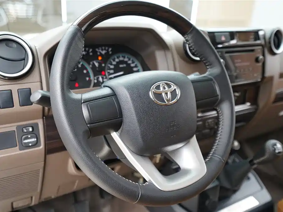 Toyota Land Cruiser LC79 2022 4.0L MT