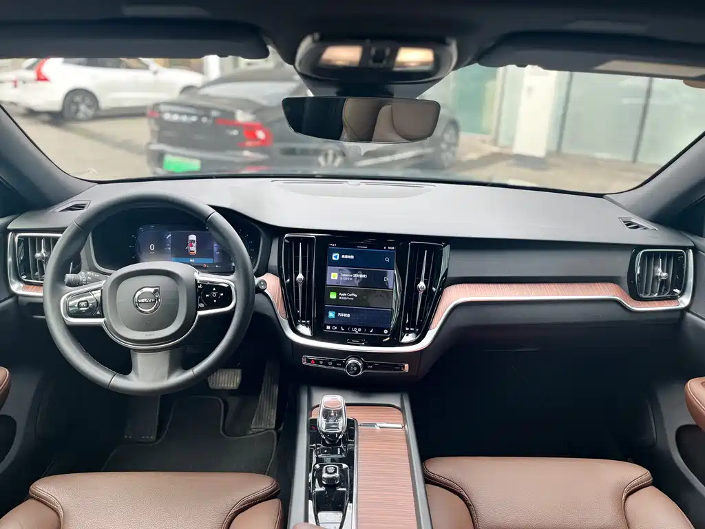 Volvo V60 2023 B5 Luxury
