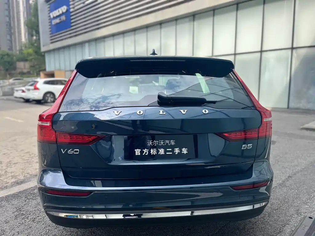 Volvo V60 2023 B5 Luxury