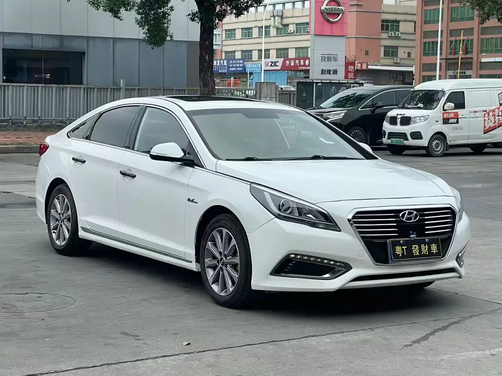 HYUNDAI SONATA