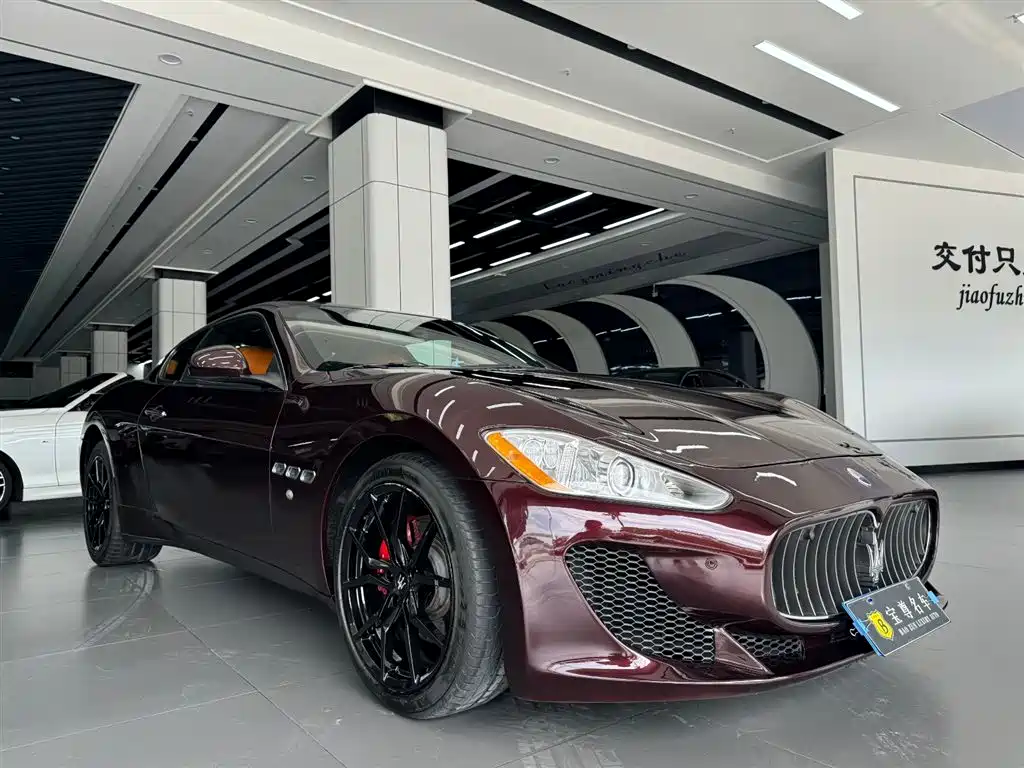 Maserati GranTurismo 2013 4.2L AT