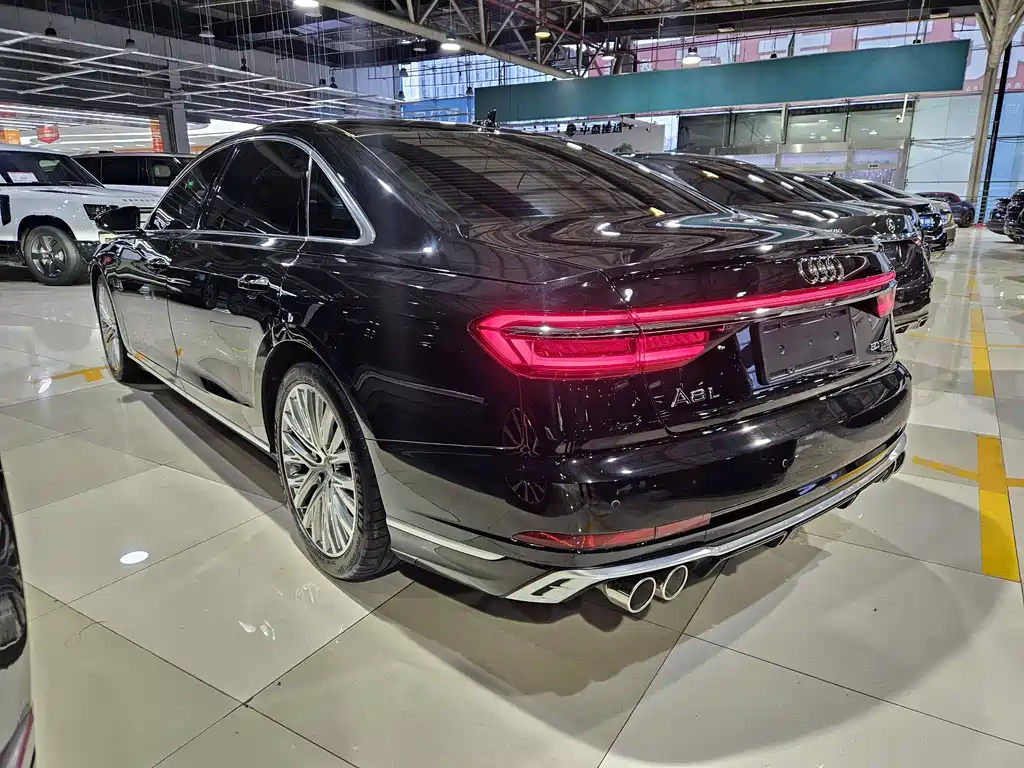 AUDI A8