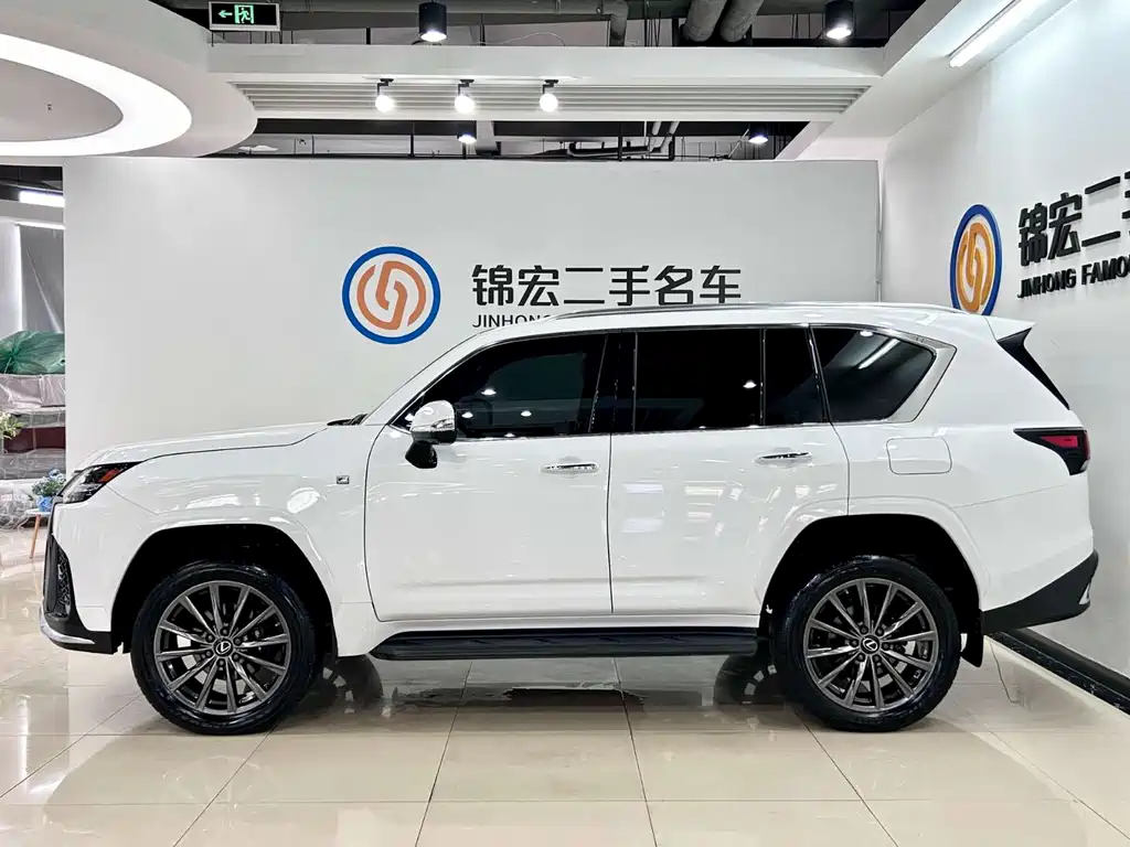 Lexus LX 2023 600